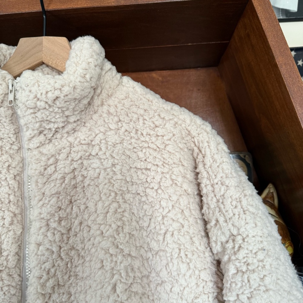 Mod Ref - Cream Crop Sherpa Jacket - size small